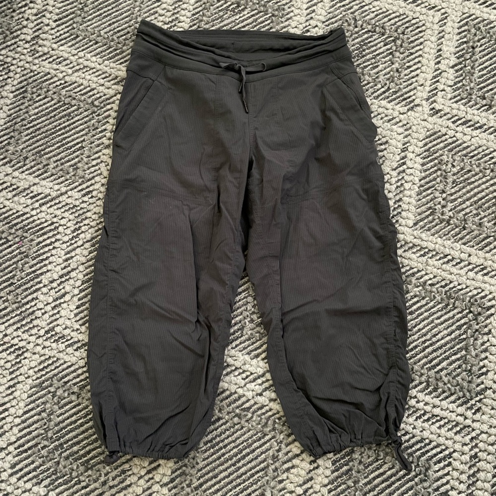 Lululemon shorts / capris / Bermuda shorts